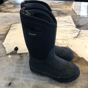 Good Used conditions bogs boots size 2